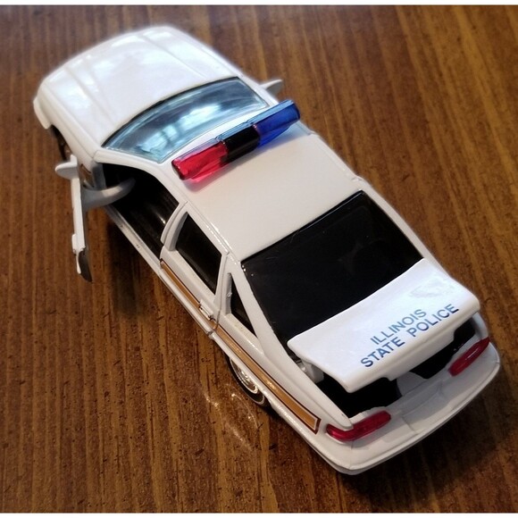 Illinois State Police Road Champs die cast police car 1:43 scale - Picture 11 of 12